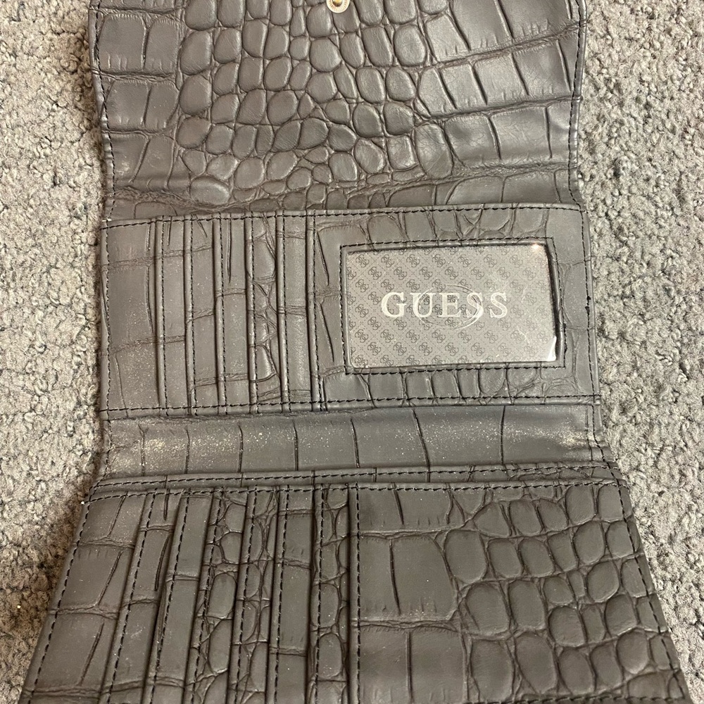 Guess Rhinestone G Alligator Print Trifold Wallet Black 7” x 3.75” - Picture 3 of 3